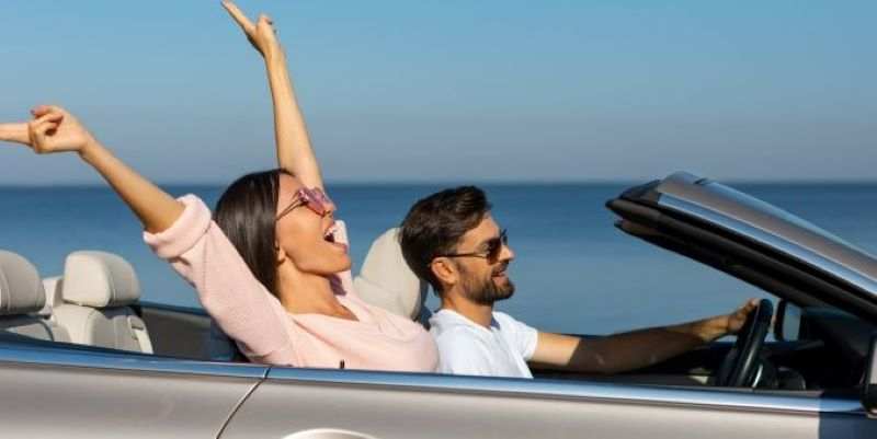 couple in convertible